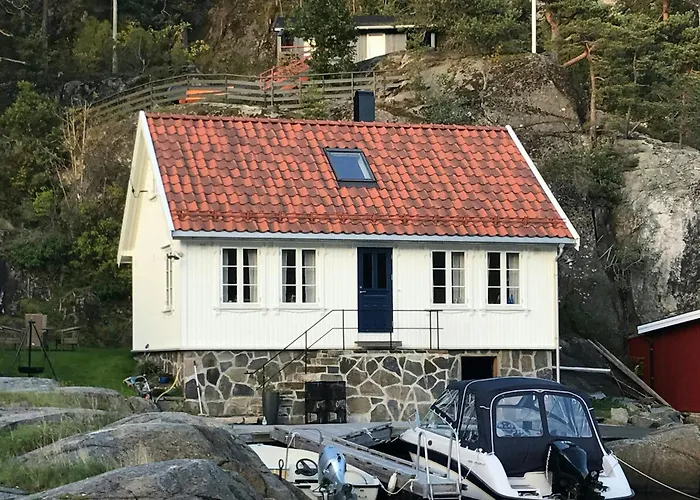 Vakantiehuis Captain's House With Private Dock In Bamble Stathelle